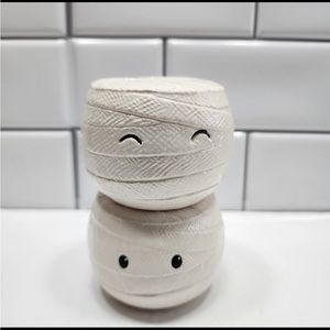 Mummy salt and pepper shaker